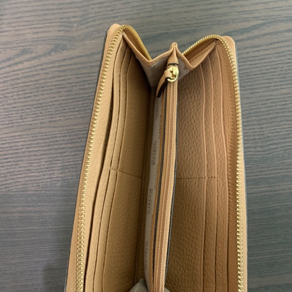 Michael Kors purse & wallet - Picture 4 of 5